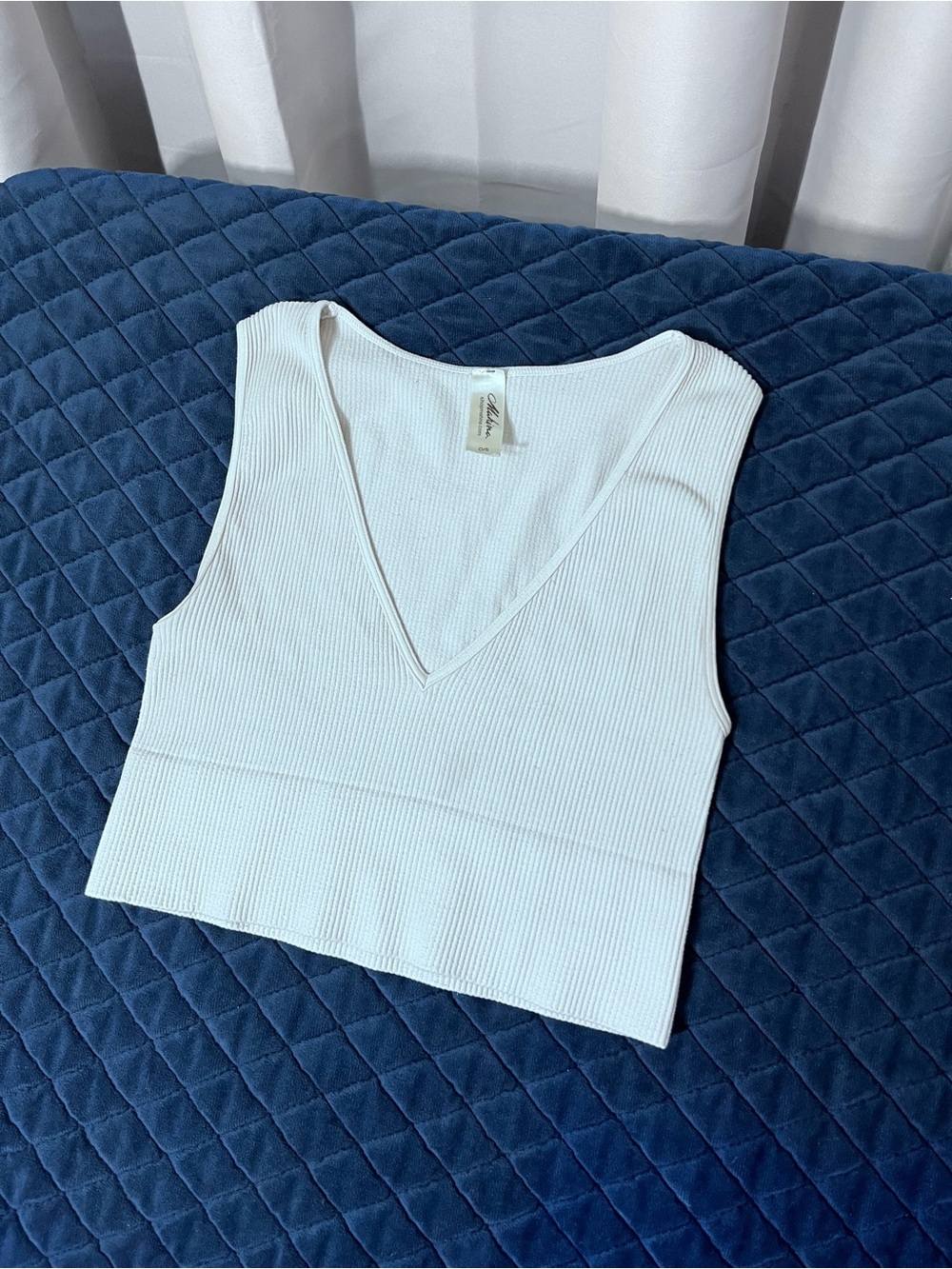 mahina White Ribbed V-Neck Crop Tank